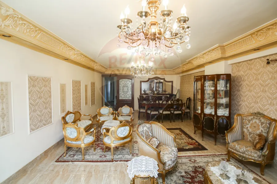 شقة للبيع 165 م الازاريطة (خطوات من الترام)