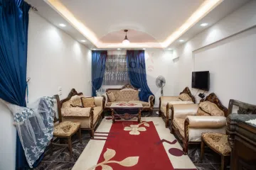 شقة مرخصة للبيع 155 م جناكليس (علي الترام مباشرة)