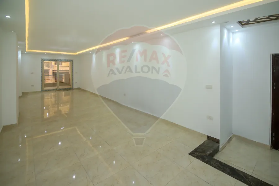 شقة مرخصة للبيع  210 م جليم ( خطوات من البحر و الترام )