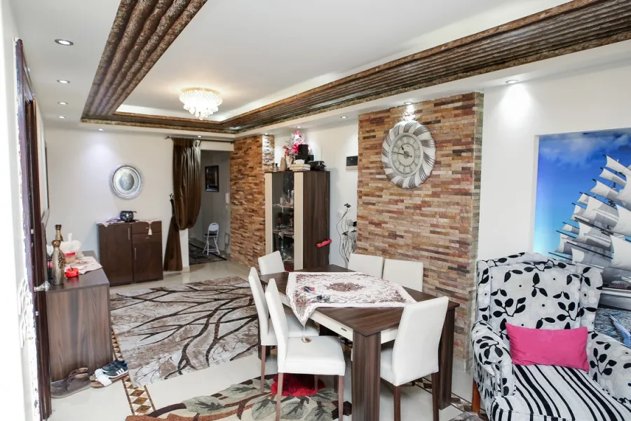 شقة للبيع 180م لوران (ش الأقبال الرئيسي)