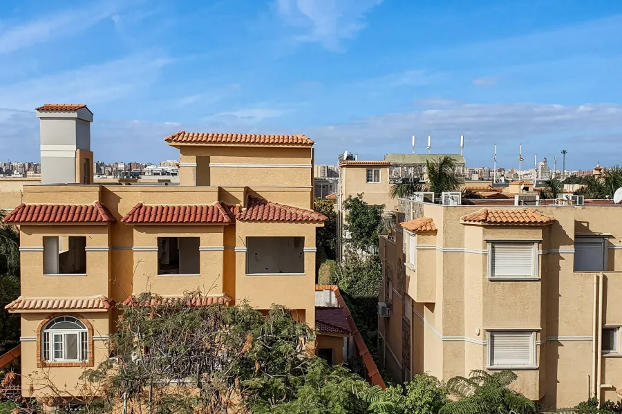 فيلا للإيجار 420م (كومباوند ميروزا)