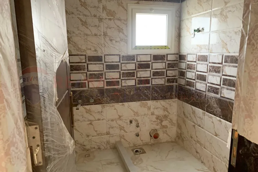 stand Alo1ne for sale 400 m King Mariout (Cordoba St.)