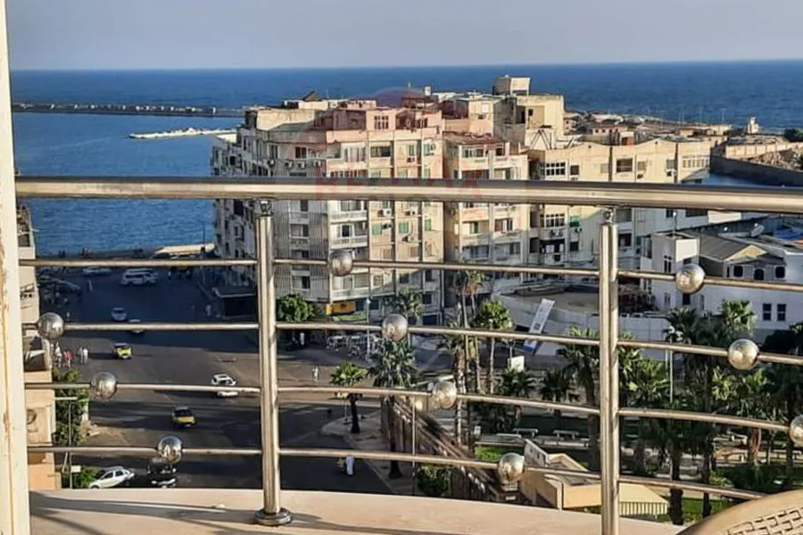 شقة مفروشة للإيجار 160 م الازاريطة (شارع سوتر الرئيسي)