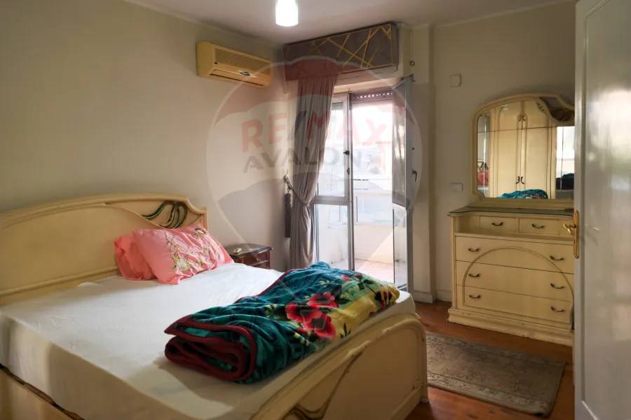 Apartment for sale 114 m net Smouha (directly in front of Zahran Mall)