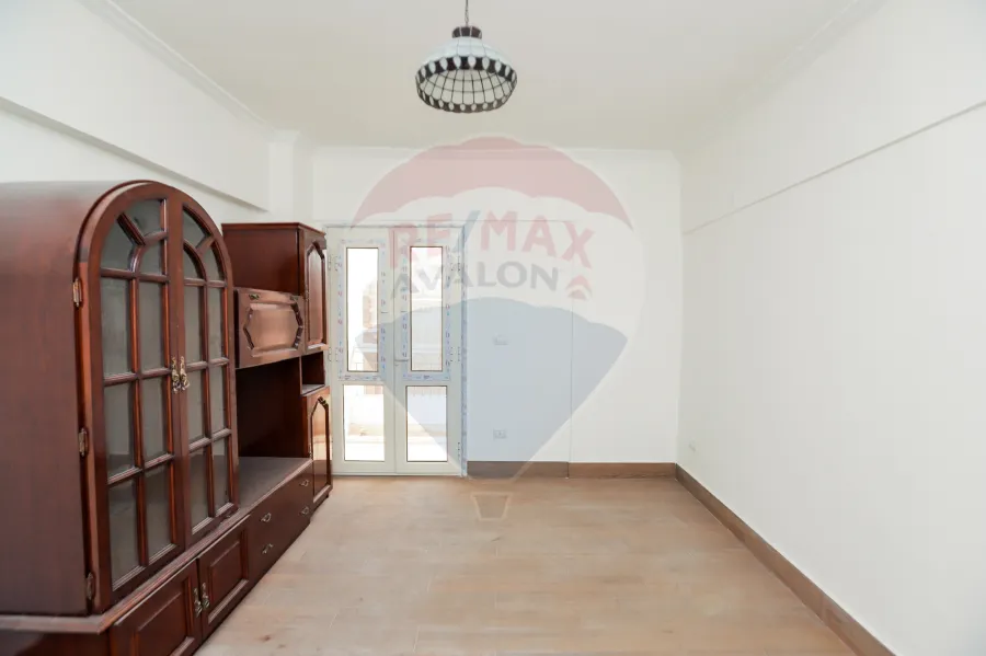 Administrative Unit for rent 185 m Louran (El Eqbal Directly on The Teram)