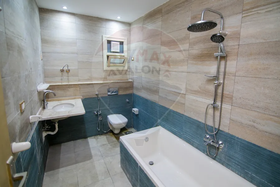 Apartment for sale 225 m Stanley (Steps from the sea - Stanley Towers) - 9,000,000 EGP