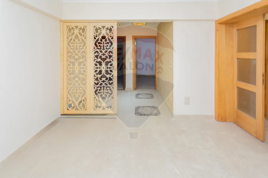 شقة للبيع 131 م سموحة (بجوار جرين تاورز)-1