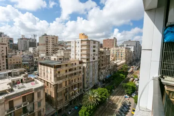 شقة للبيع 190 م كامب شيزار (علي الترام مباشرةً)