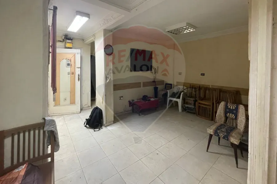 عيادة للبيع 90 م كليوباترا (علي الترام مباشرة)