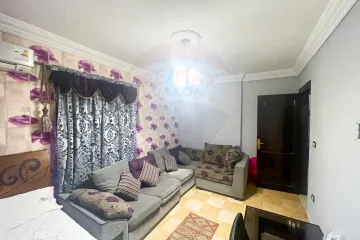 شقة للايجار المفروش 140 م كامب شيزار (تانى نمرة من البحر - خطوات من كلية الهندسة)