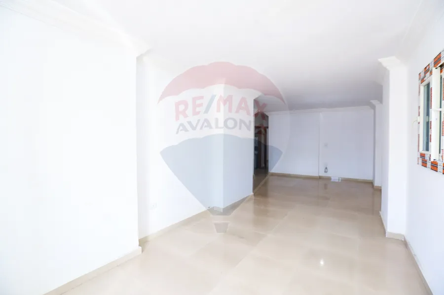 شقه للبيع  135 م  ميامى ( ش اسكند ابراهيم - خطوات من البحر )