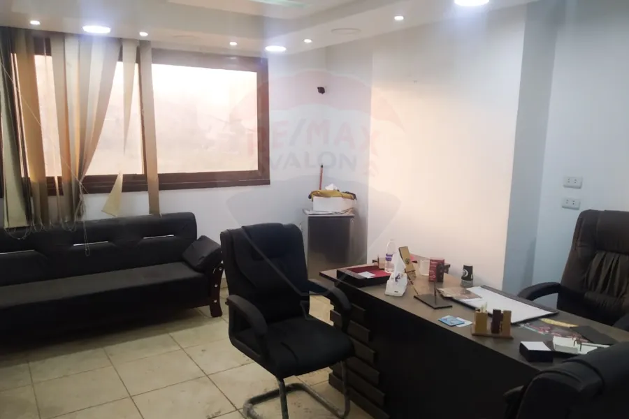 مقر إداري للإيجار  170 م سموحة ( شارع النصر) - يصلح للتوكيلات و الشركات