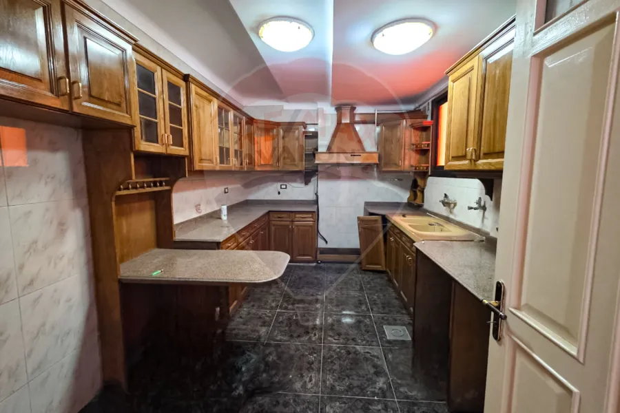 شقة دوبلكس للبيع 320 م لوران (متفرع من ش شعراوي)