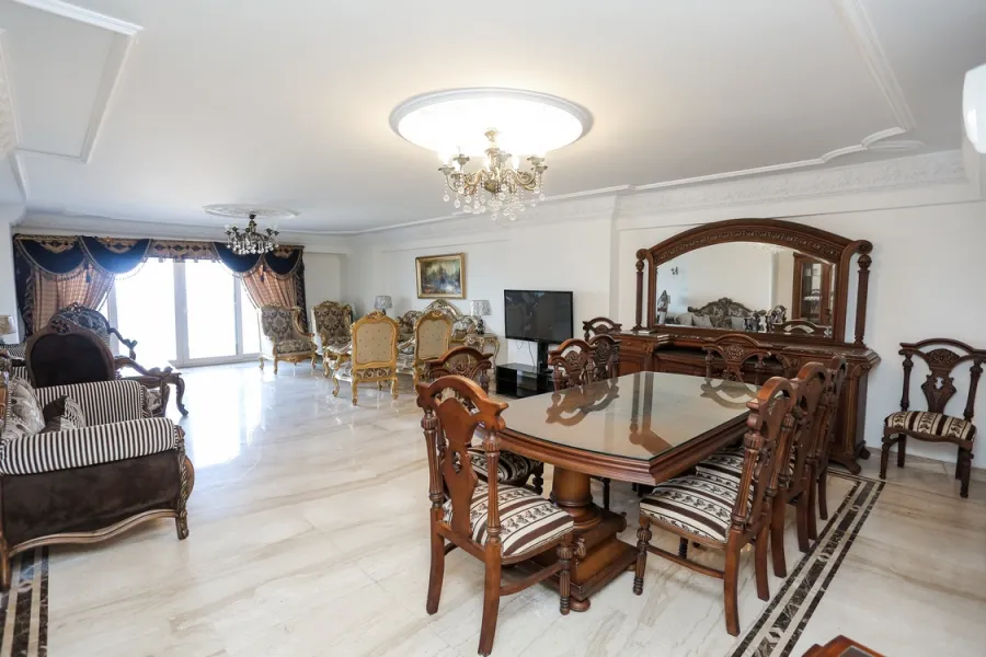 شقة للبيع 260 م سابا باشا (على البحر مباشرة)