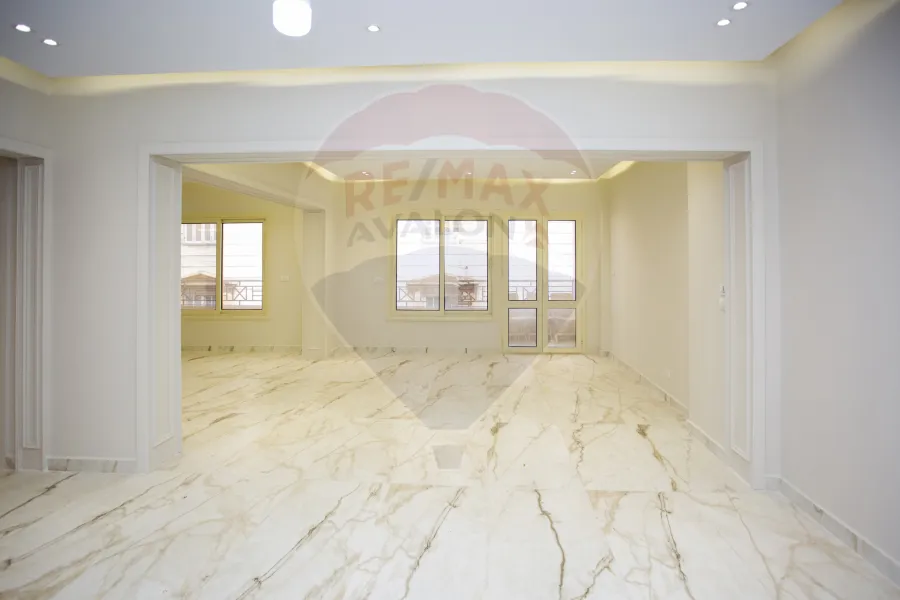 Apartment for sale 215 m Louran (third number from the sea)