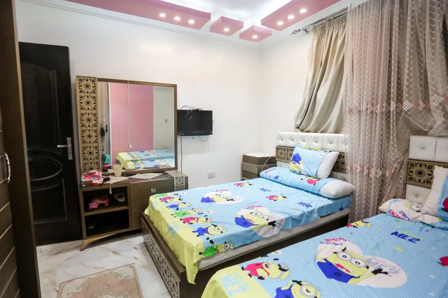 شقة للبيع 220م السرايا (3 نمرة من البحر)