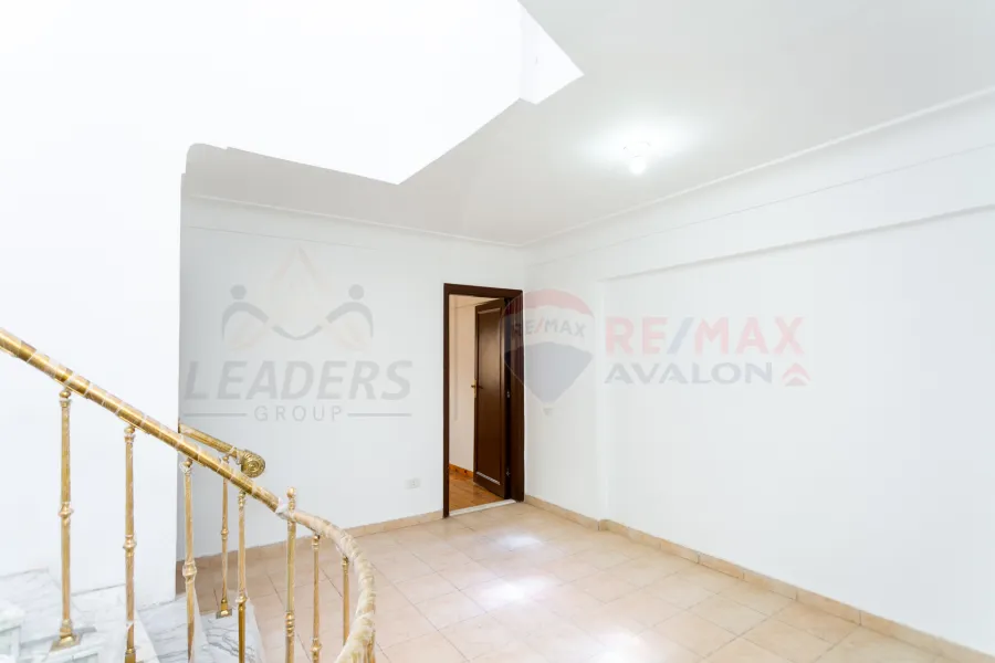 شقة 3 ادوار Triple للبيع 367 م لوران (خلف البنك الاهلي)