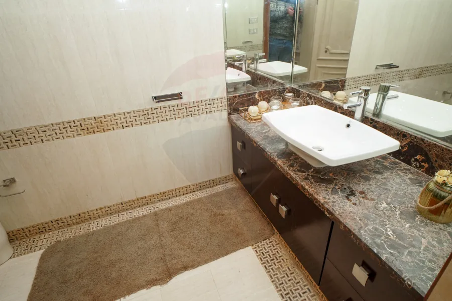 شقة للبيع 270 م سموحة (ش ألبرت الأول)