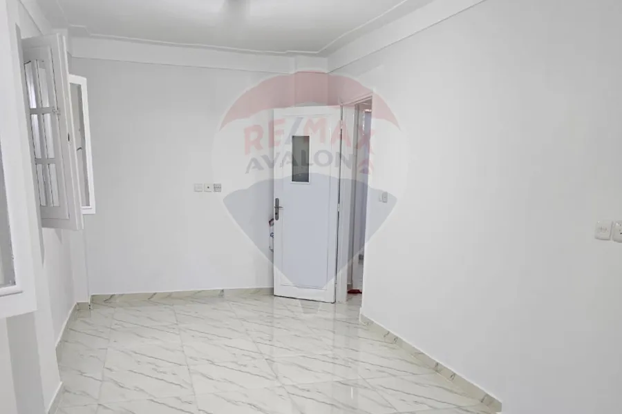 شقة للايجار 100 م كامب شيزار ( ش حامد نصر )