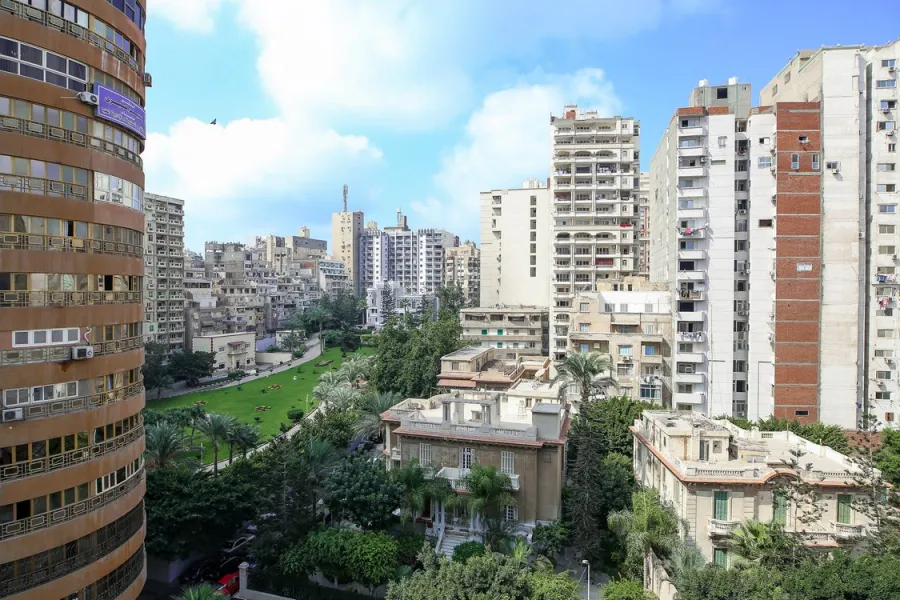 شقة للبيع بجليم 190م (ش عبدالسلام عارف-علي الترام مباشرة)