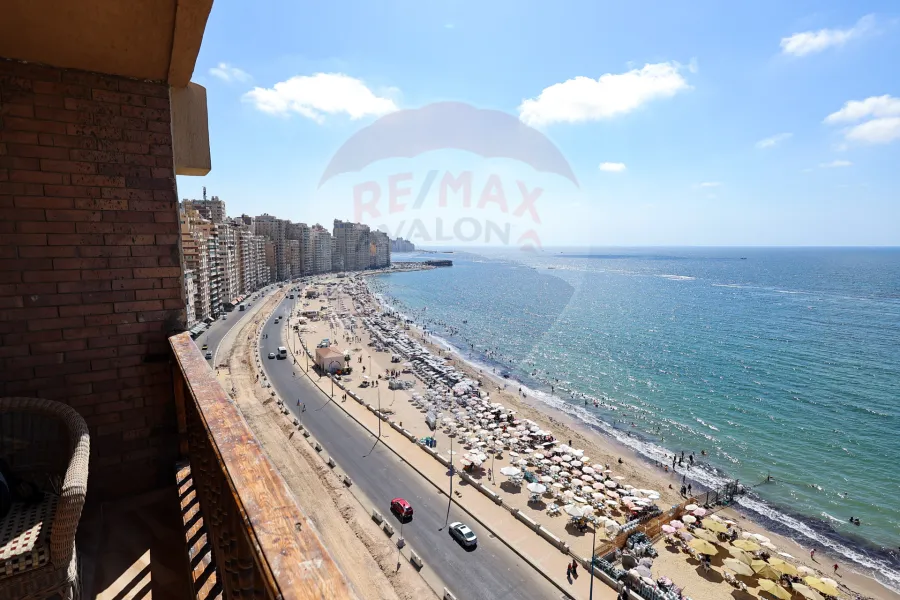 شقة دوبليكس للبيع 260 م المندرة (علي البحر مباشرة)