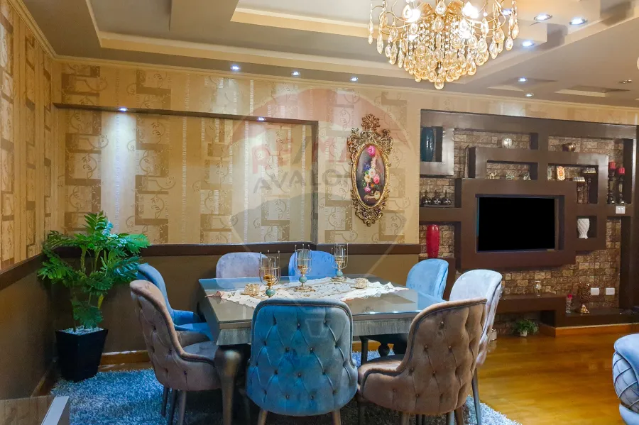 شقة للبيع 200 م لوران (متفرع من ش شعراوي)