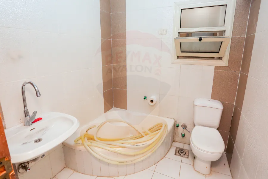 شقة إداري للإيجار 200 م كليوبترا (ش أبوقير)