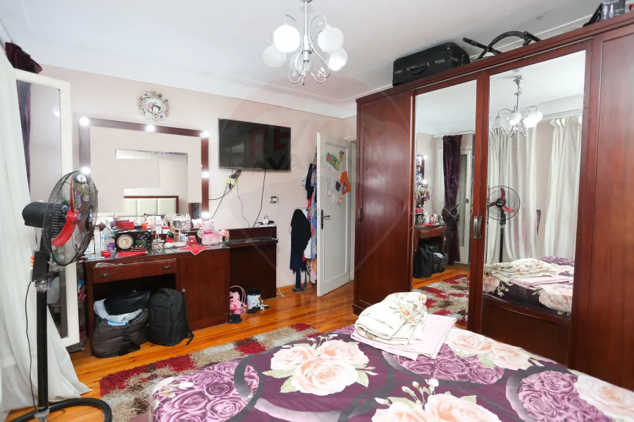 Apartment for sale 200 m Fleming (Branched Abu Qir St. - steps from the tram)