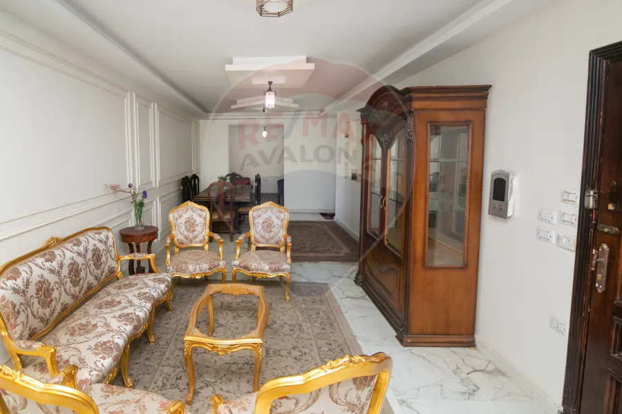 شقة للبيع 270 م لوران (شارع شعراوي)