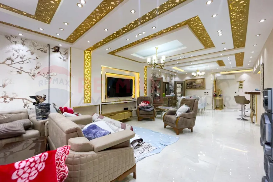 Apartment for sale 350 s in Camp Caesar (directly on the sea)