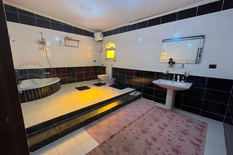 فيلا للبيع كينج مريوط (حي الجمارك - امام ستاد برج العرب) 504 م