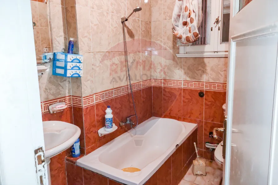 شقة للايجار 135 م سموحة (شارع النصر)