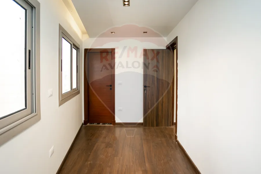 شقة للبيع 245 م سموحه (ش فوزي معاذ الرئيسي)