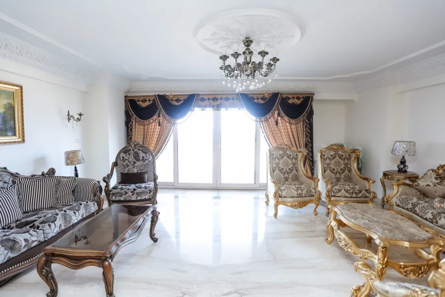 شقة للبيع 260 م سابا باشا (على البحر مباشرة)