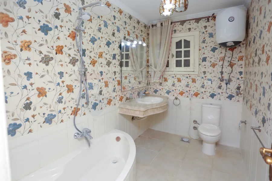 (شقة للبيع 186 م سموحة ( شارع بهاء الدين الغتورى