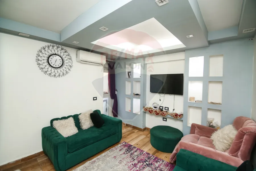 شقة للبيع 165 م الازاريطة (خطوات من الترام)