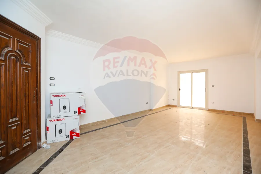 مقر إداري للبيع 140 م كفر عبده ( ش سكينة بنت الحسين)