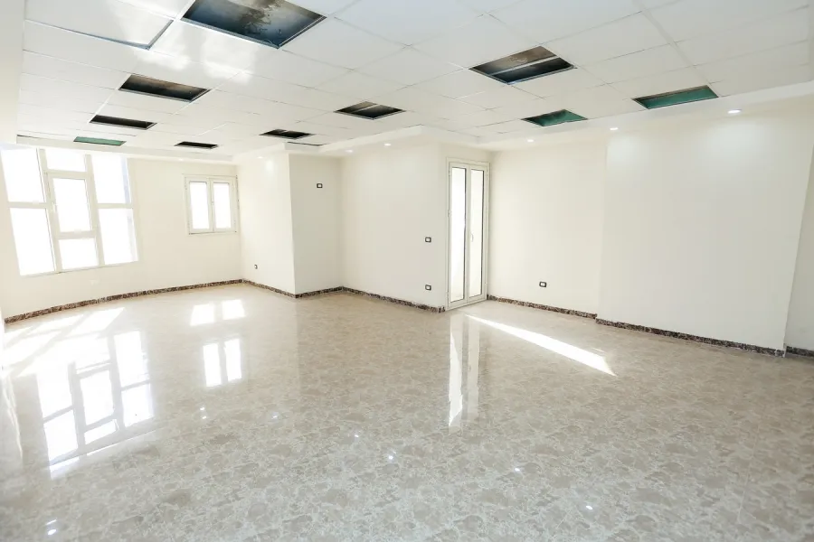 مسطح إداري للإيجار 550م وابور المياه (خطوات من ميدان أحمد الزويل)