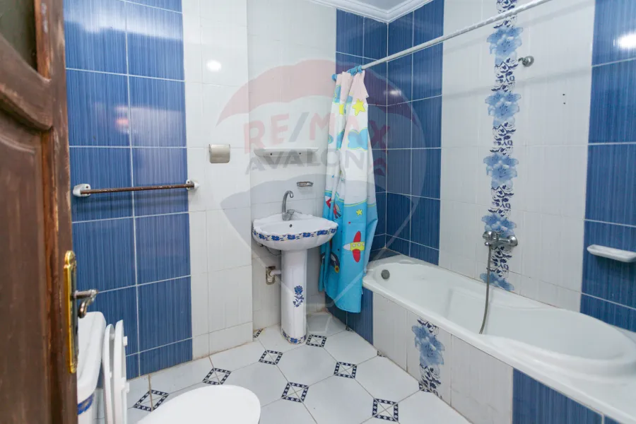 شقة للبيع 120م ميامي (ش جمال عبد الناصر)