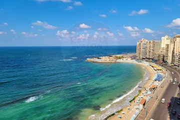 شقة للبيع 150 م ميامي (علي البحر مباشرة)