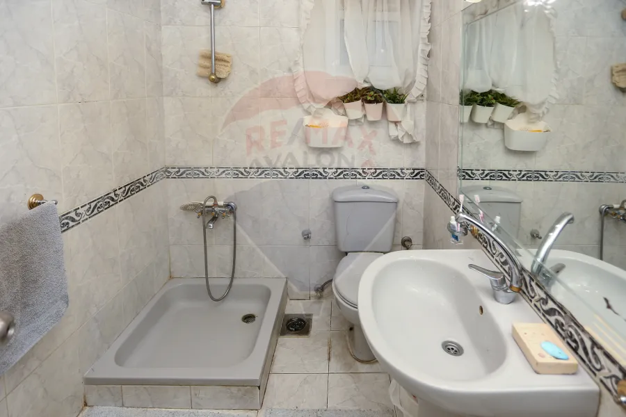 شقة للبيع 240 م سابا باشا (ش ابراهيم الحلبي)