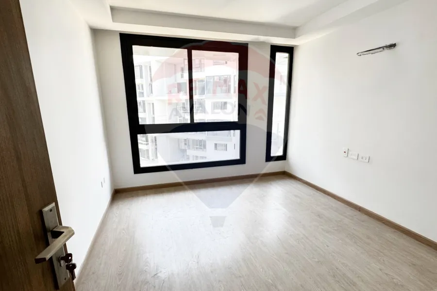 شقة للبيع 169 م سموحة (كومباوند سكاي لاين)