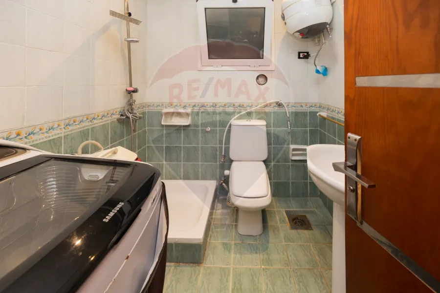 شقة للبيع 140 م المندرة (أمام كوبري 45 - على البحر مباشرة)