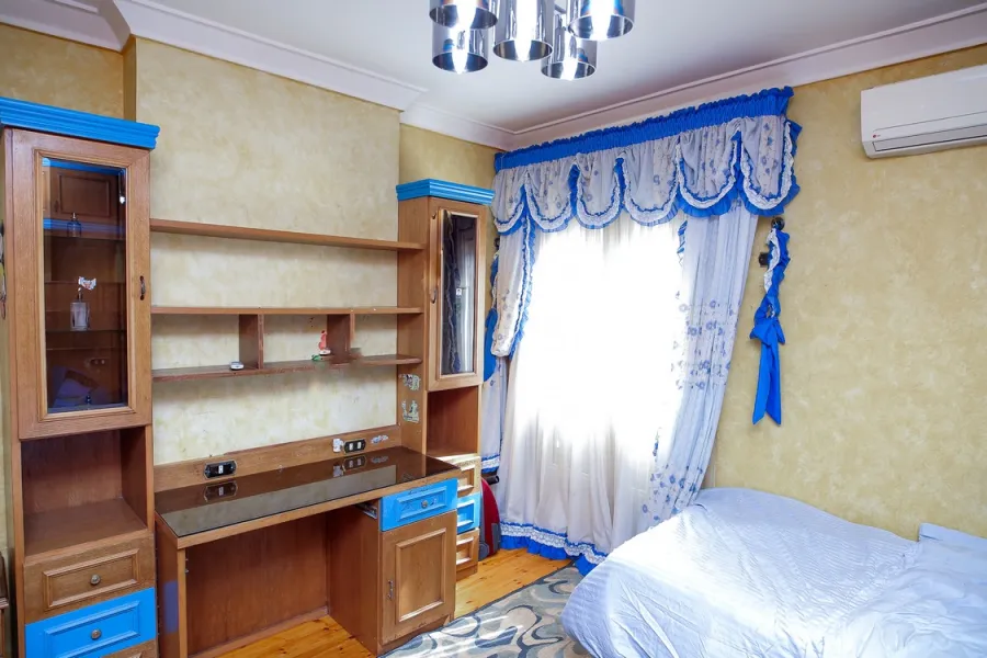 شقة للايجار مفروش 195م رشدى ( على الترام مباشرة )