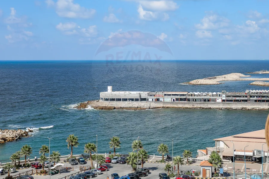 شقة للبيع 315 م جليم (علي البحر مباشرة)