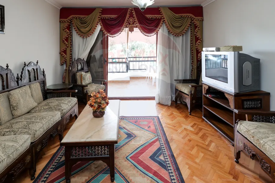 Furnished Apartment For rent 100 m Al Mamoora (steps from the sea)