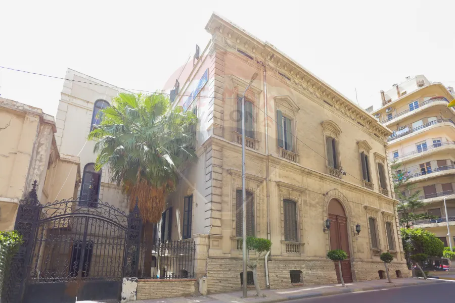 Castle for sale Al-Hay Al-Latiny (Steps from Fouad St. and Sultan Hussein St.) 1,460 m