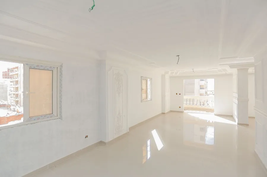 شقة للبيع 230م العصافرة (2 نمرة من البحر)