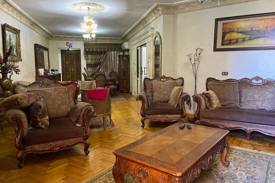 شقة للإيجار المفروش 180 م الحي اللاتيني (ش السلطان حسين - امام ميدان الخرطوم)