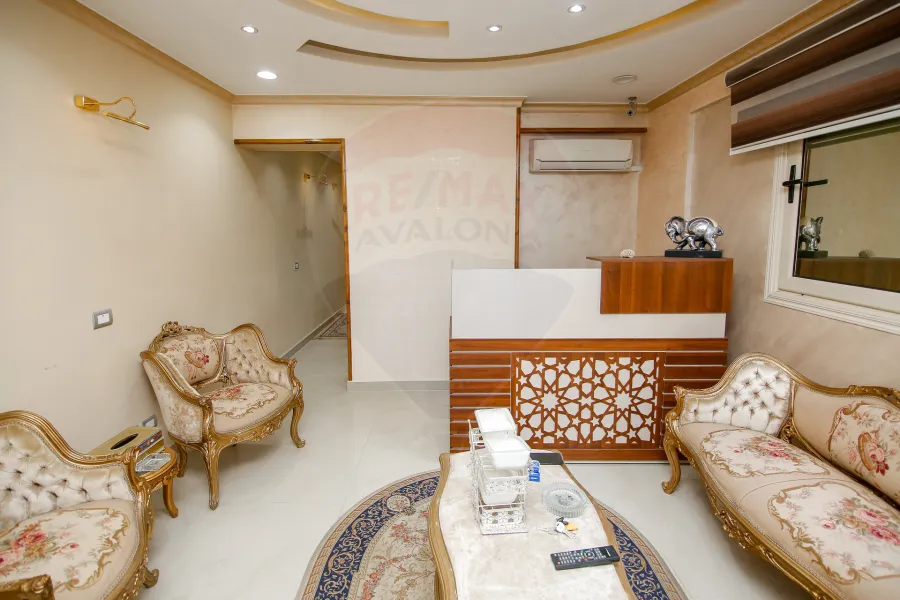 مقر إدارى للبيع 75م محطه الرمل  (ش السلطان حسين )